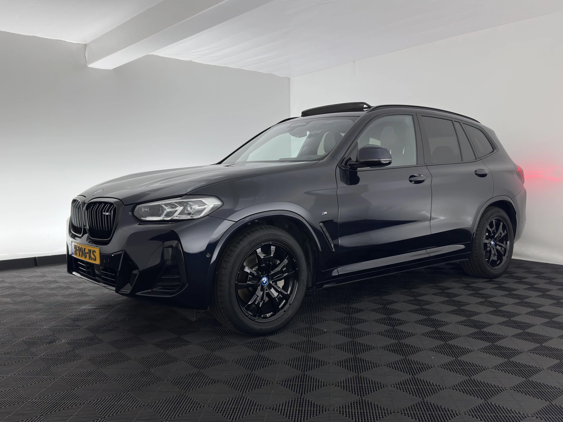 Hoofdafbeelding BMW iX3