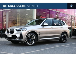 Hoofdafbeelding BMW iX3 BMW iX3 Executive / Sportstoelen / Achteruitrijcamera / Adaptief onderstel / Adaptieve LED / 20"LM-velgen / Driving Assistant Professional / Stoelverwarming / Live Cockpit Professional