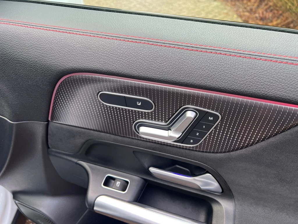 Hoofdafbeelding Mercedes-Benz EQA