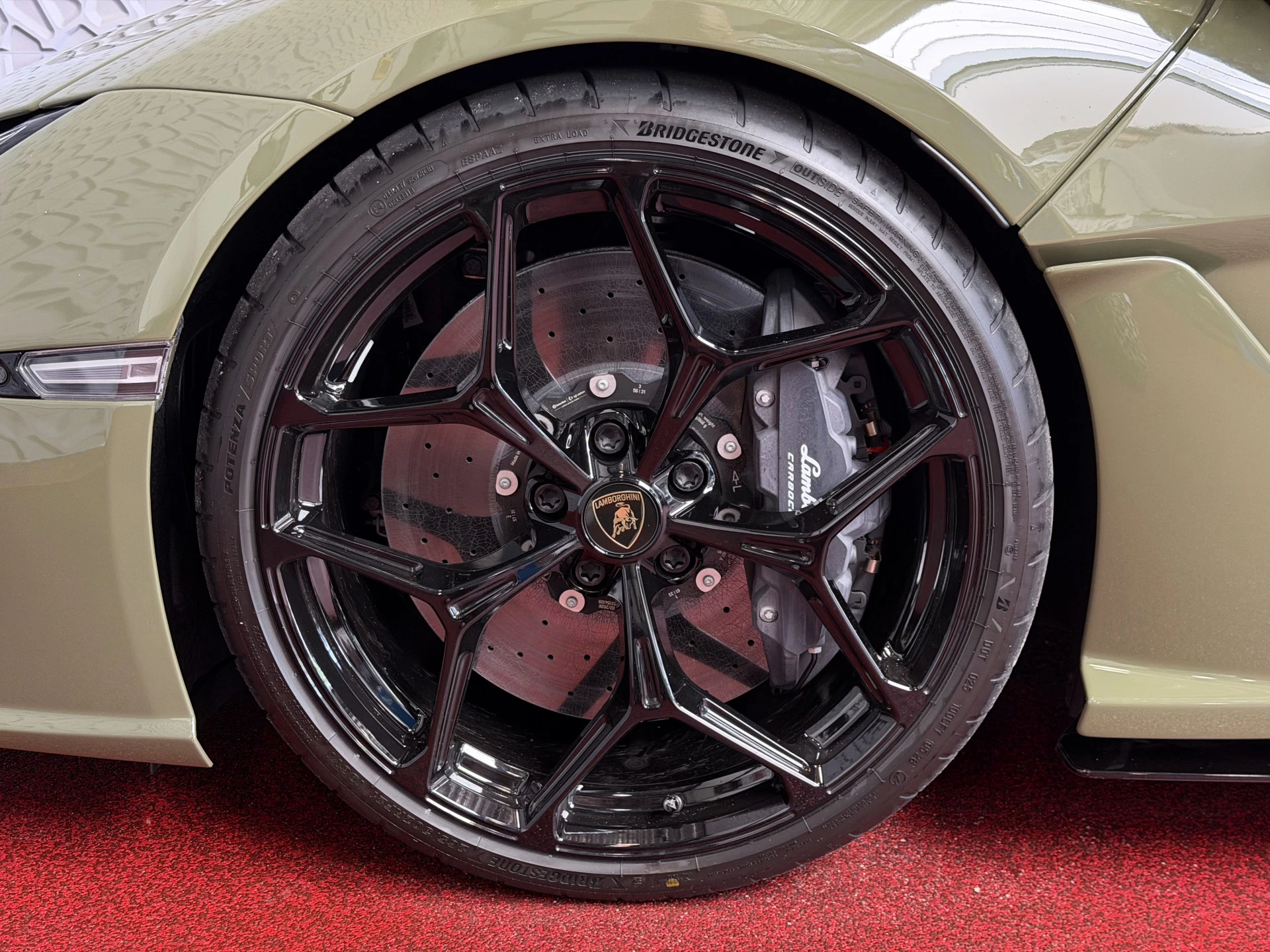 Hoofdafbeelding Lamborghini Revuelto