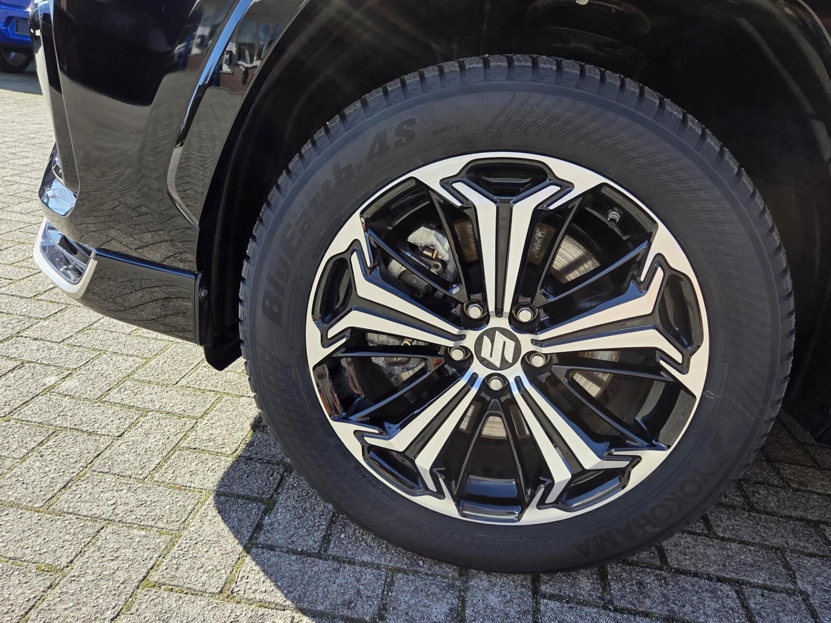 Hoofdafbeelding Suzuki Across