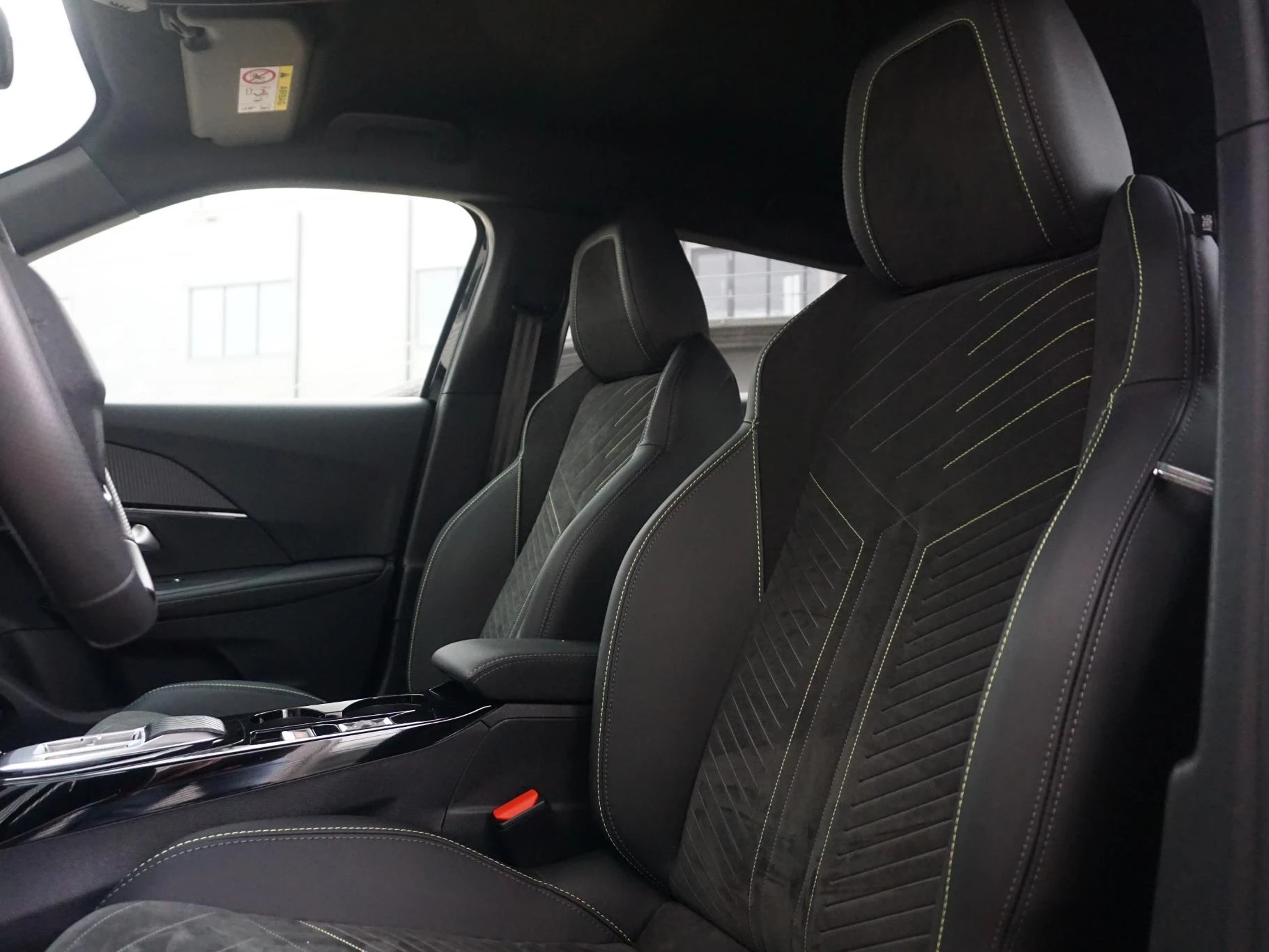 Hoofdafbeelding Peugeot e-2008