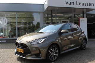 Toyota Yaris 1.5 HYBRID EXECUTIVE PANODAK HEAD UP DISPLAY STUUR&STOELVERW. KEYLESS ALL SEASONS PRIVACYGLASS
