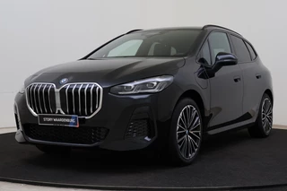 BMW 2 Serie Active Tourer 225e xDrive M Sport Automaat / Panoramadak / Trekhaak / Sportstoelen / Adaptieve LED / M Adaptief onderstel / Parking Assistant Plus / Head-Up / Comfort Access