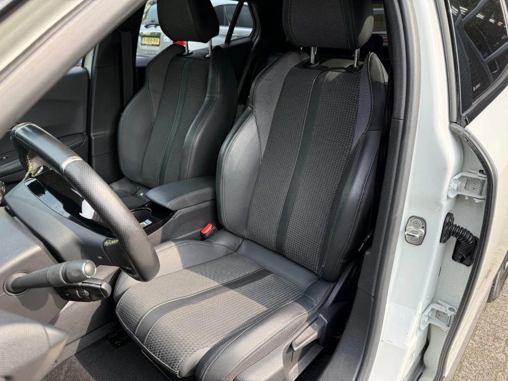Hoofdafbeelding Peugeot e-2008