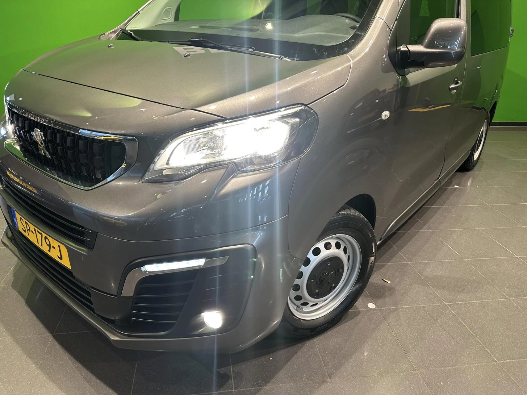 Hoofdafbeelding Peugeot Traveller