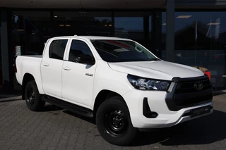 Toyota Hilux 2.4 D-4D DOUBLE CABIN COMFORT A/T 4WD 5 SITZ