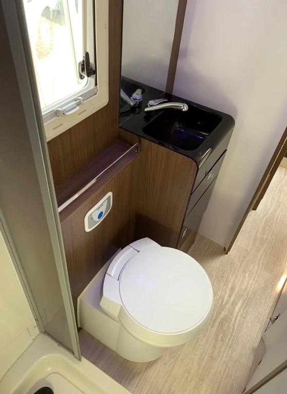 Hoofdafbeelding Roller Team T-line 255 Airco 6x Slaappl. 5 Zitpl.