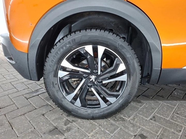 Hoofdafbeelding Peugeot e-2008