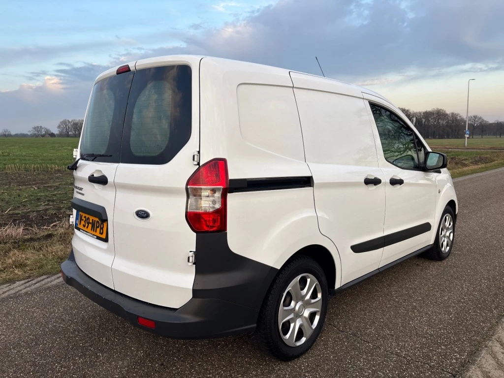 Hoofdafbeelding Ford Transit Courier