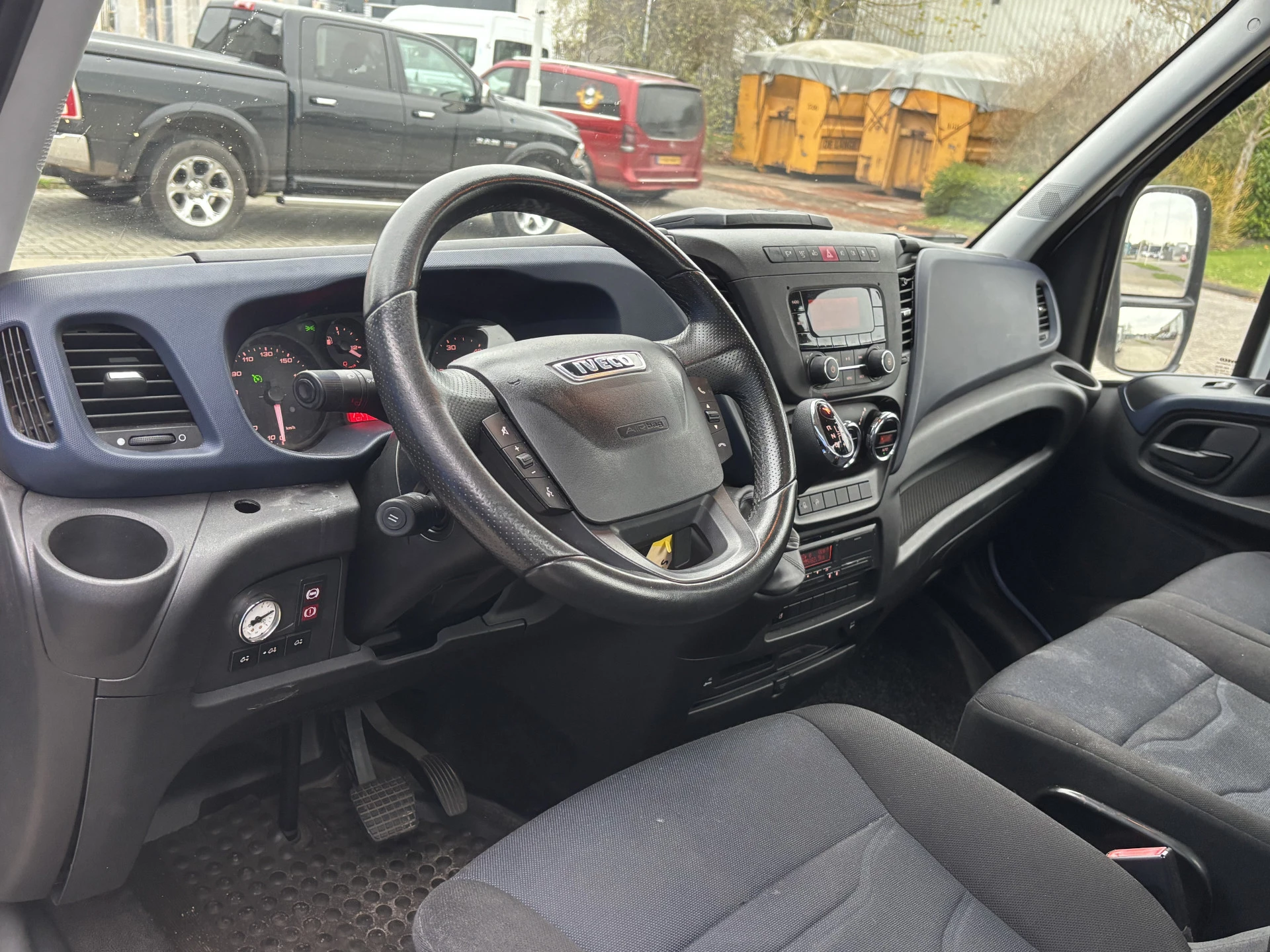 Hoofdafbeelding Iveco 40C18 3.0 180 PK Automaat Be Trekker + Veldhuizen P45-1 2019 Semi Dieplader