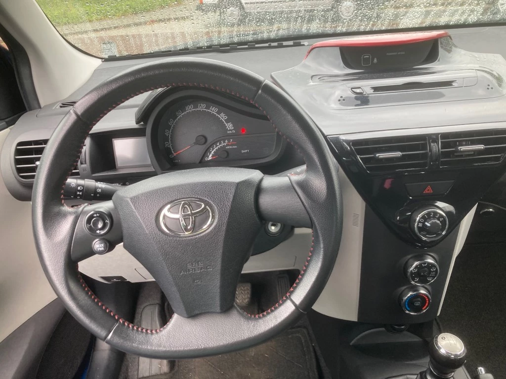 Hoofdafbeelding Toyota iQ