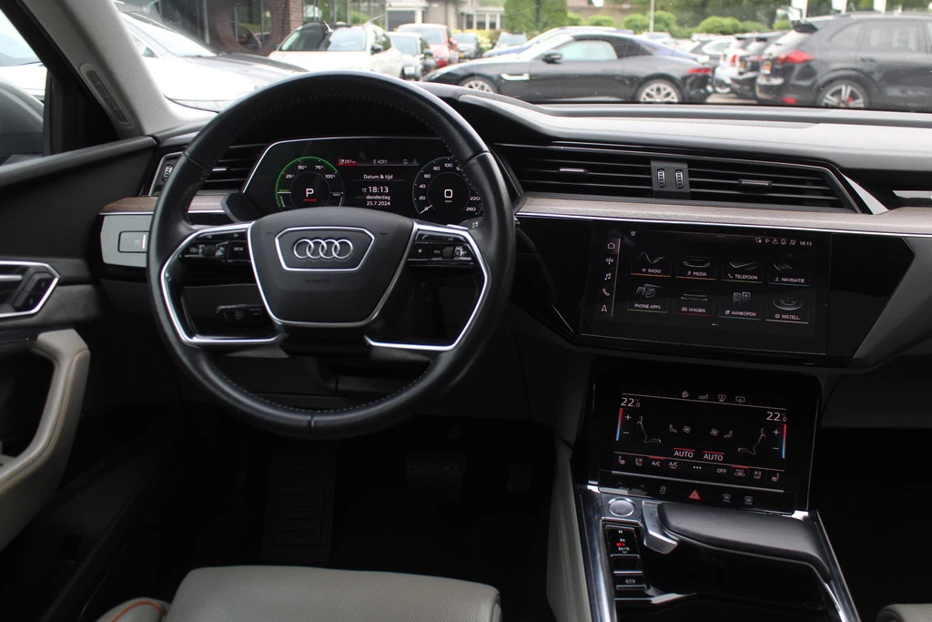 Hoofdafbeelding Audi e-tron