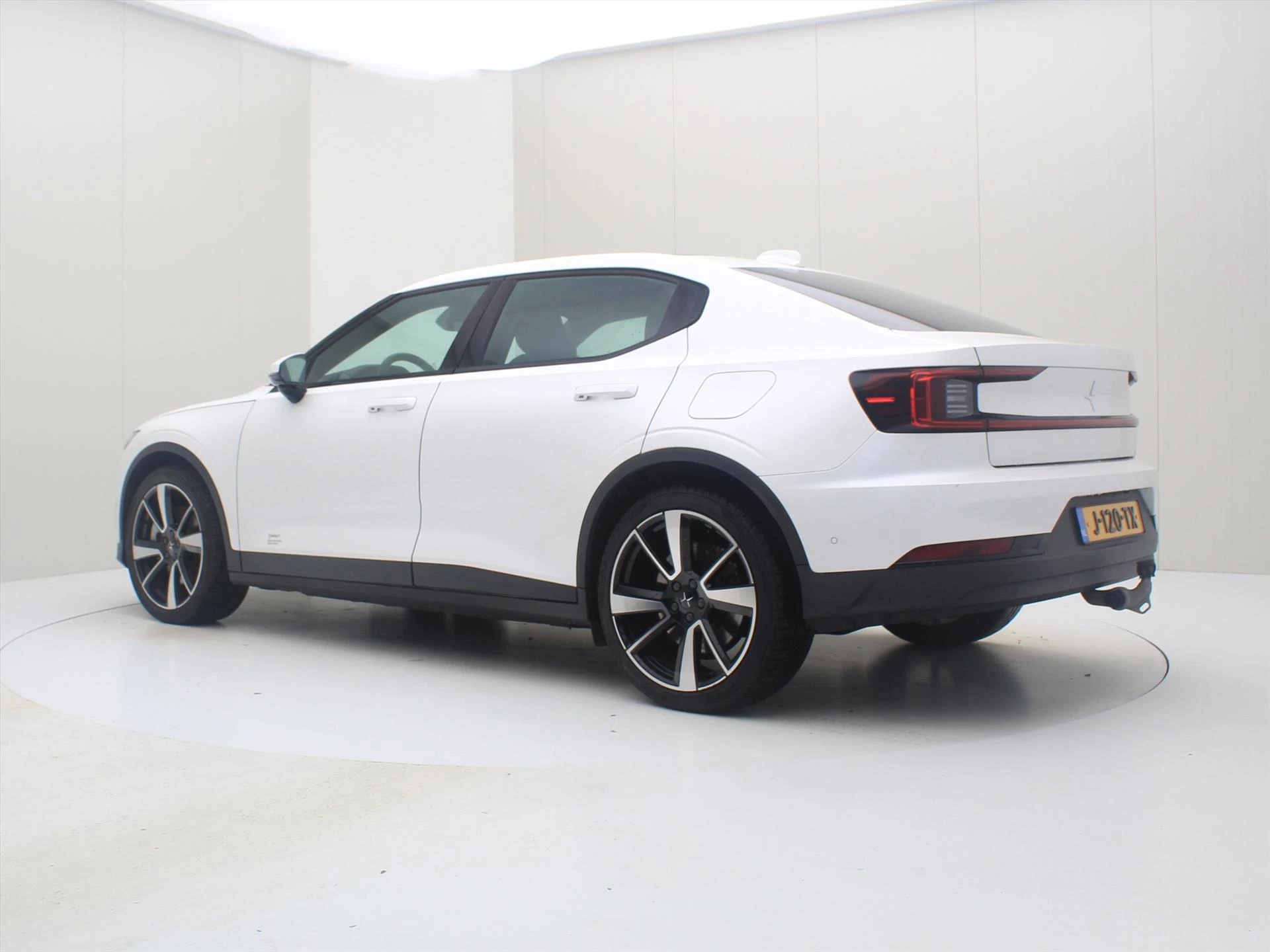 Hoofdafbeelding Polestar 2