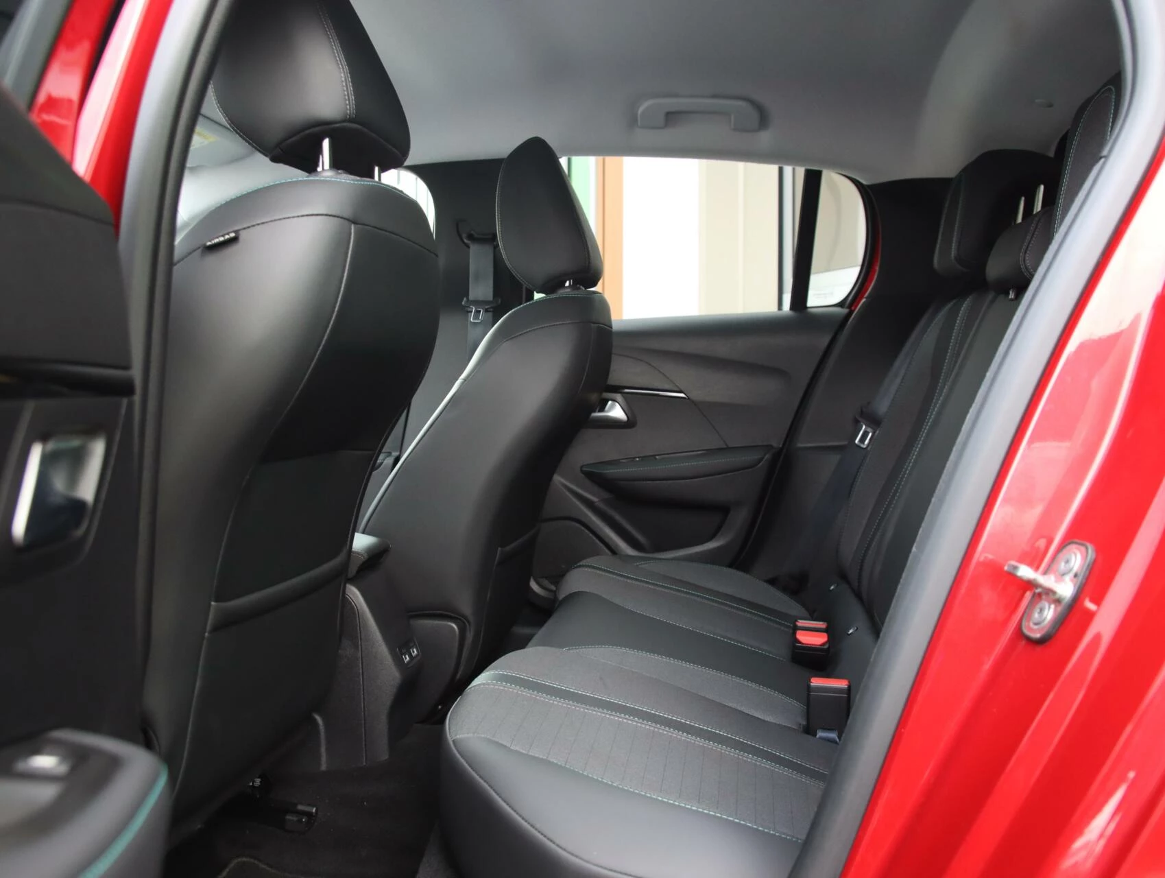 Hoofdafbeelding Peugeot e-208