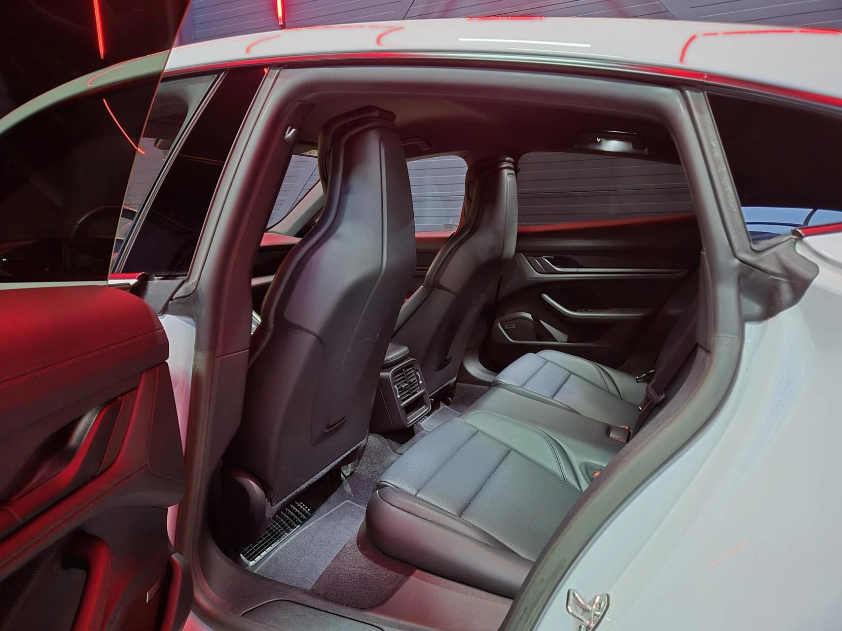 Hoofdafbeelding Porsche Taycan