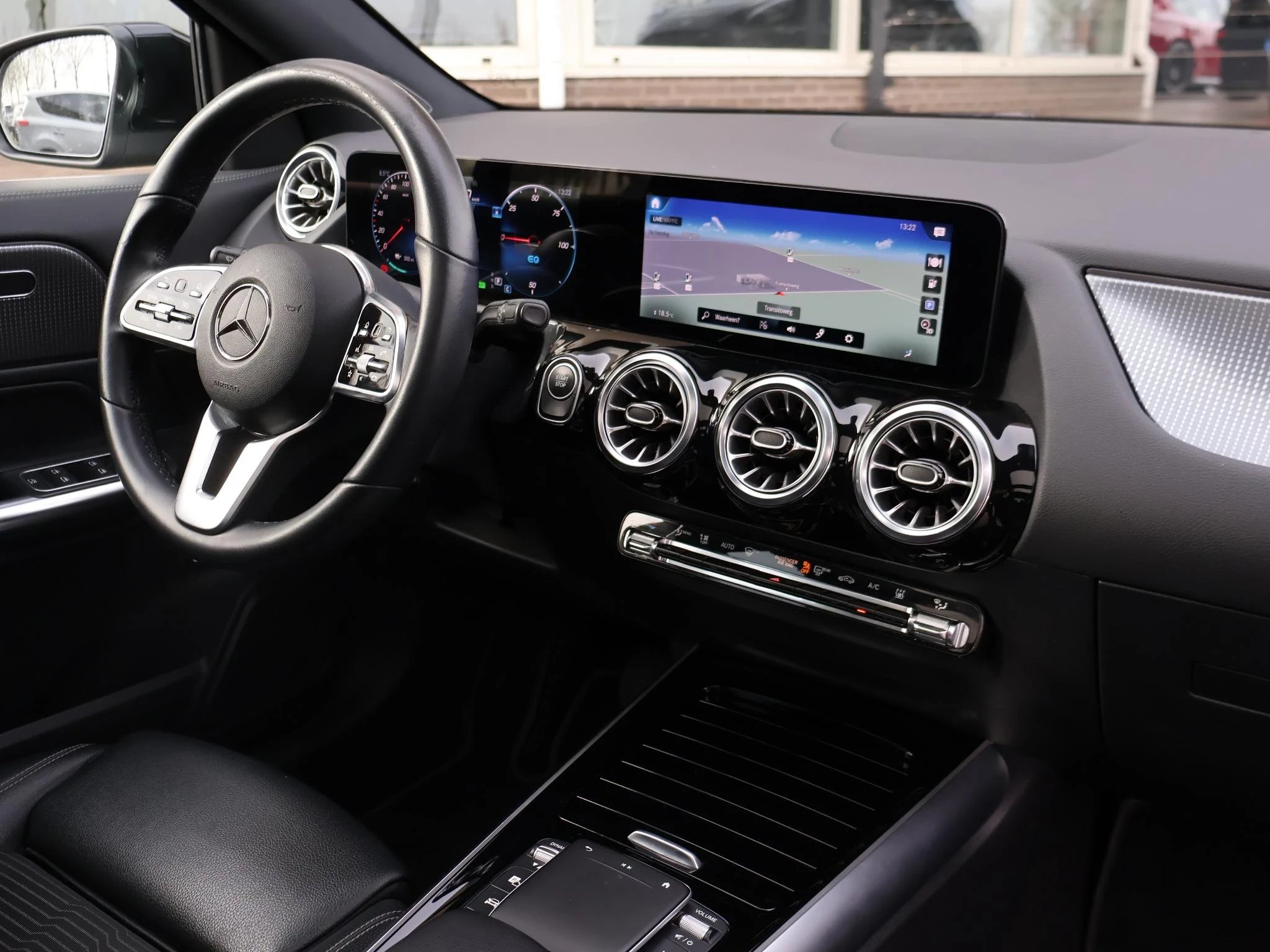 Hoofdafbeelding Mercedes-Benz EQA