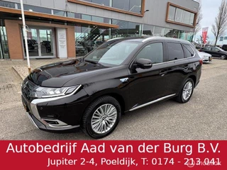 Outlander 2.4 PHEV Instyle , 1.500kg Trek vermogen, Trekhaak , Luxe uitvoering , Opendak , Leder + Stoel & Stuur verwarming , Navigatie , Camera , Parkeerhulp voor & achter, All weather banden