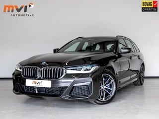 Hoofdafbeelding BMW 5 Serie BMW 5-serie Touring 530i xDrive High Executive M pakket / 252pk / Trekhaak / Panoramadak / Side assist / Head-up display