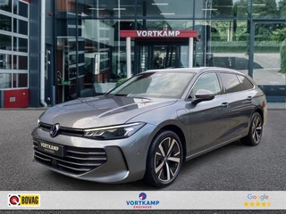 Hoofdafbeelding Volkswagen Passat Volkswagen Passat Variant 1.5 TSI E-HYBRID BUSINESS TREKHAAK/CAMERA/NAVI/CARPLAY/ACC/STOEL