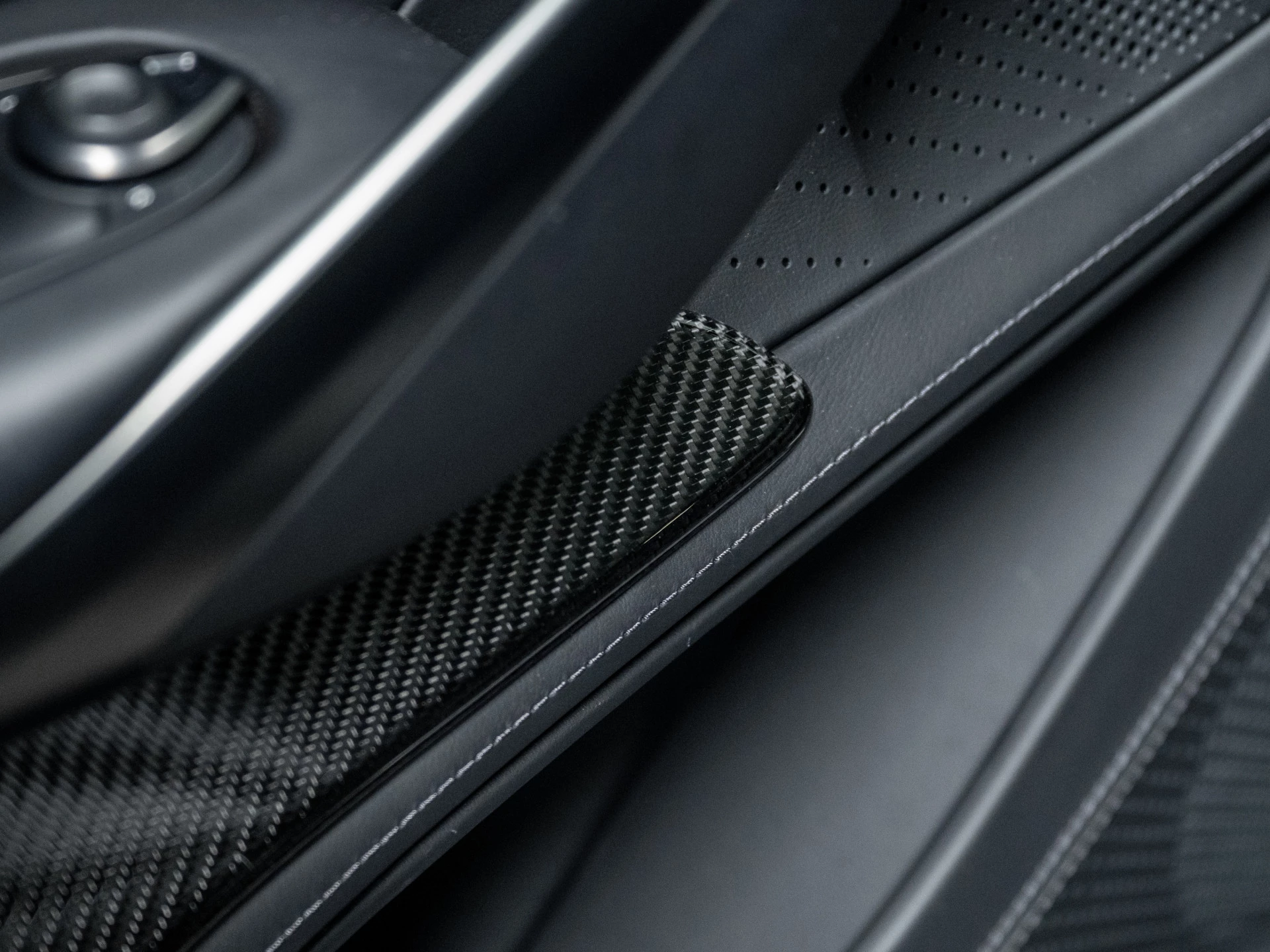 Hoofdafbeelding Aston Martin DBX