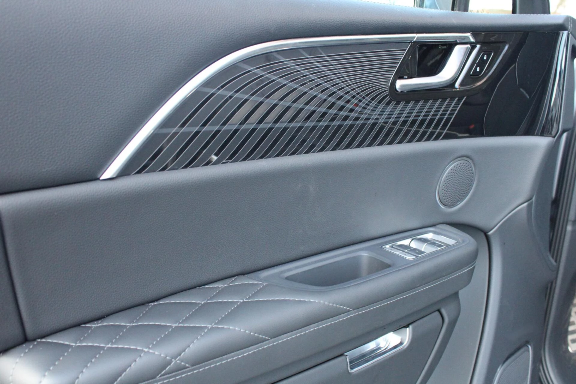 Hoofdafbeelding Hongqi E-HS9