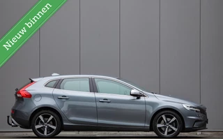 Volvo V40 2.0 T4 Business Sport R-Design | Trekhaak | Navigatie | LED