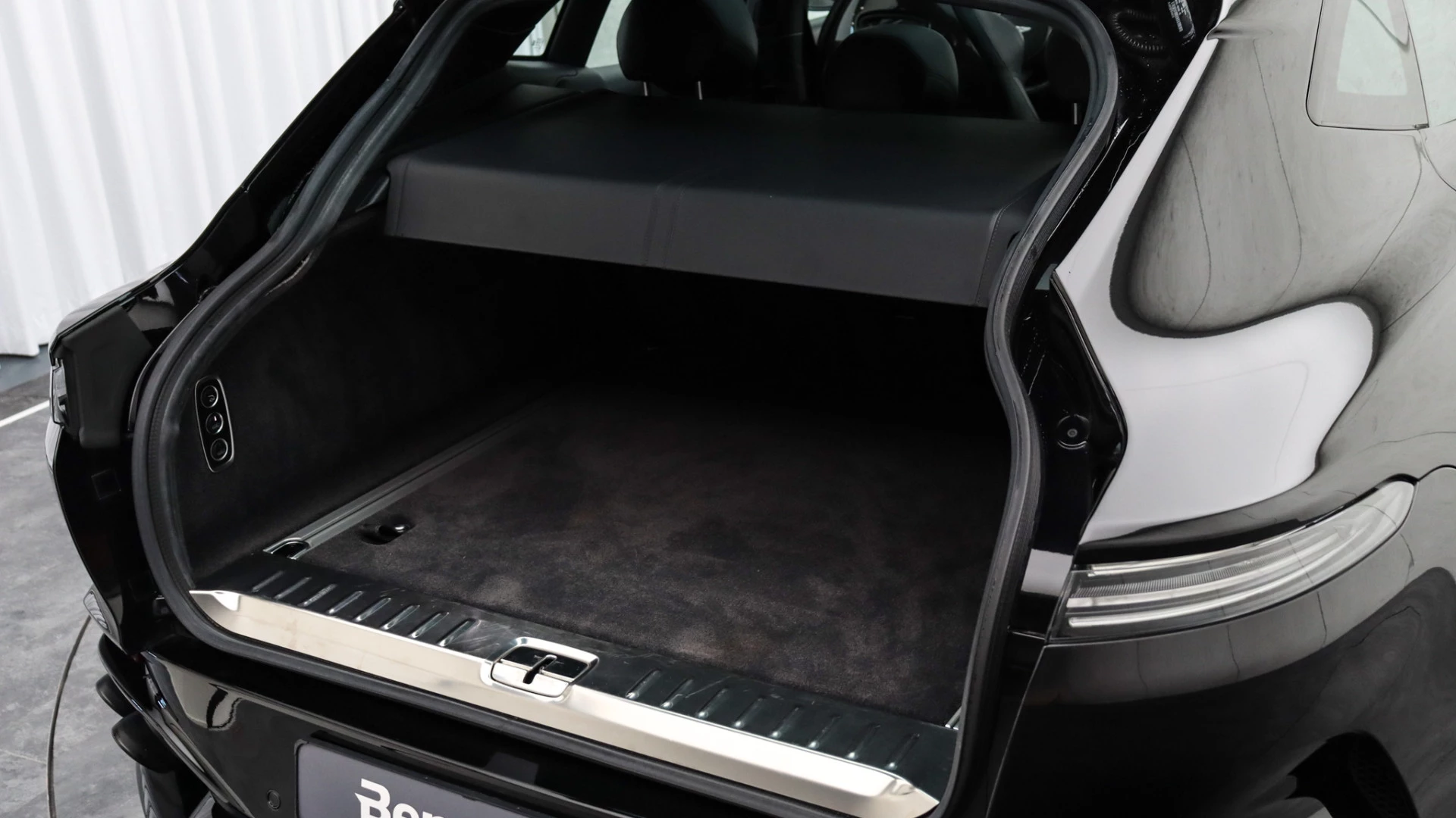 Hoofdafbeelding Aston Martin DBX