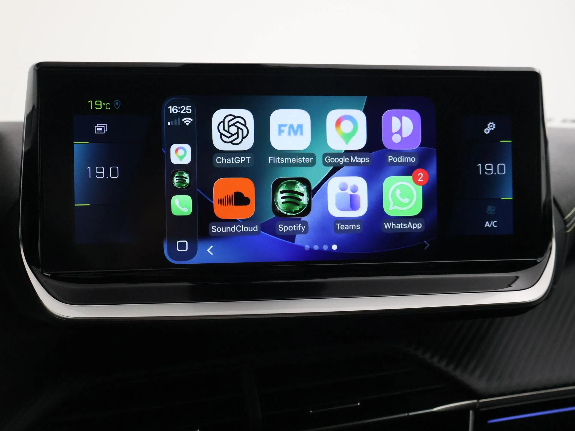 Hoofdafbeelding Peugeot e-2008