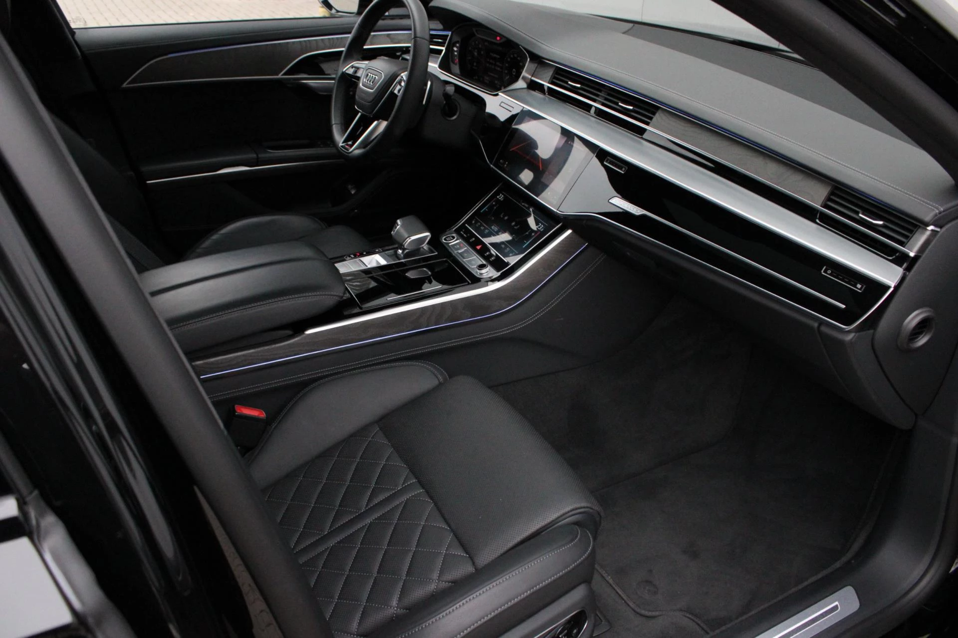 Hoofdafbeelding Audi A8