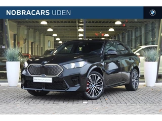 BMW iX2 eDrive20 High Executive M Sport / Panoramadak / Sportstoelen / M Adaptief onderstel / Comfort Access / Adaptieve LED / Parking Assistant Plus / Head-Up / Harman-Kardon