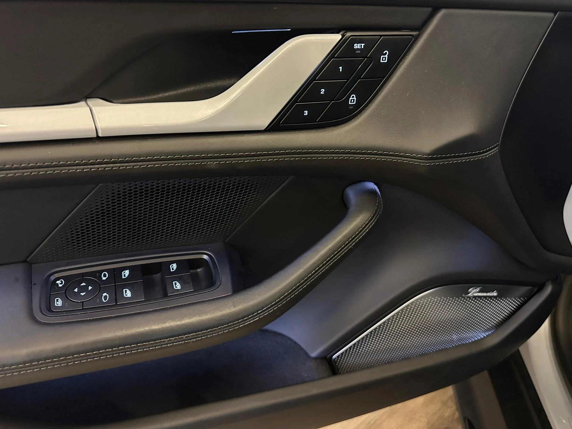 Hoofdafbeelding Porsche Taycan