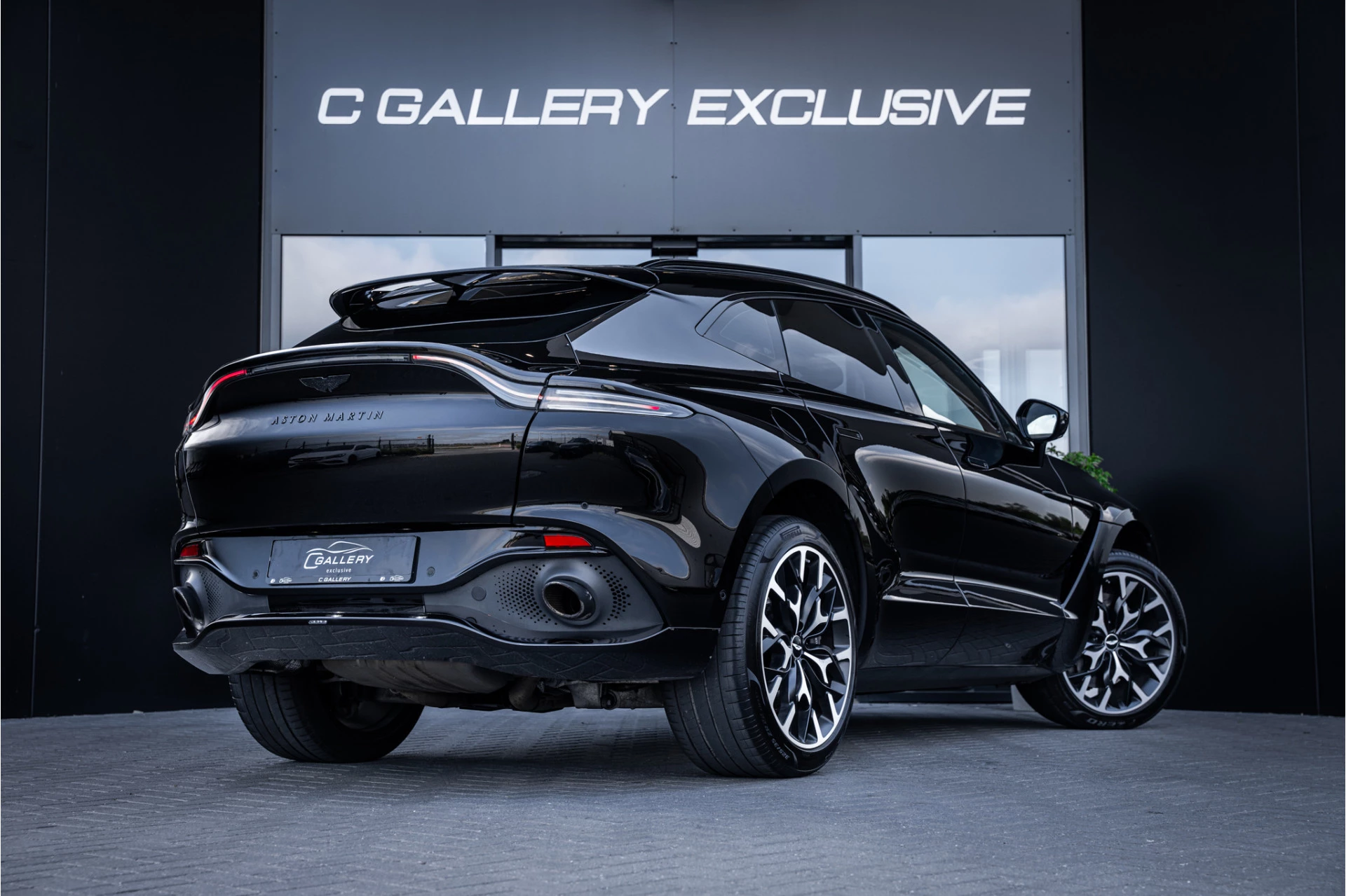 Hoofdafbeelding Aston Martin DBX