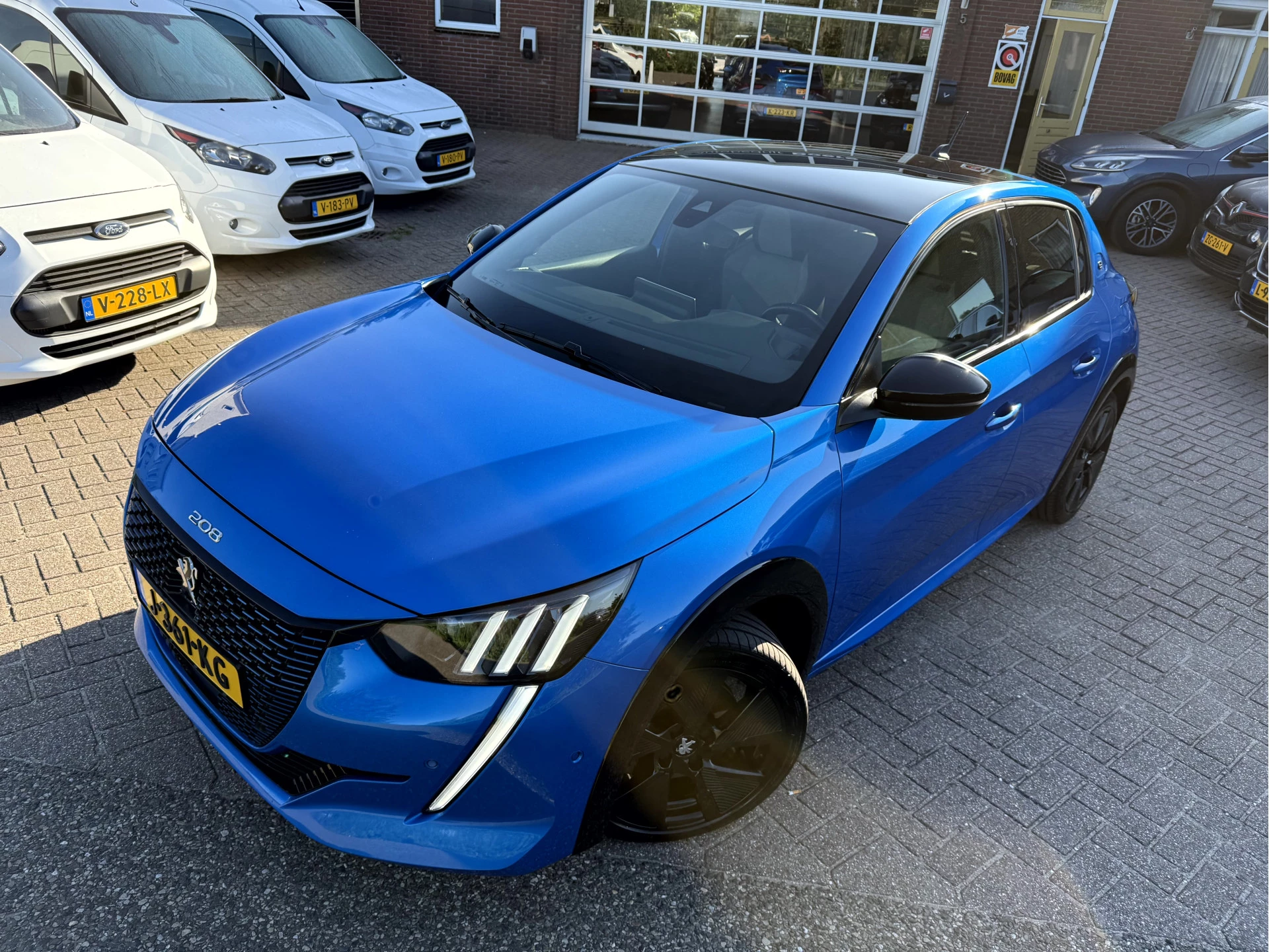 Hoofdafbeelding Peugeot e-208
