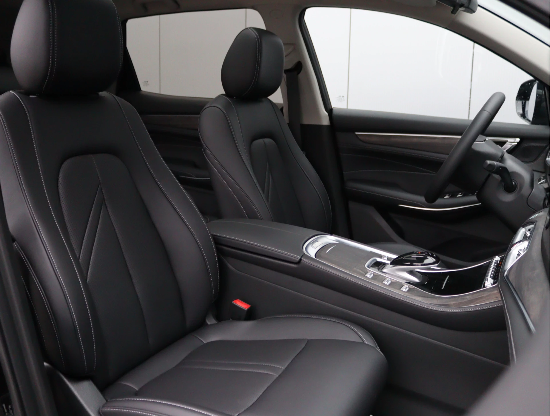 Hoofdafbeelding DFSK E5 PHEV