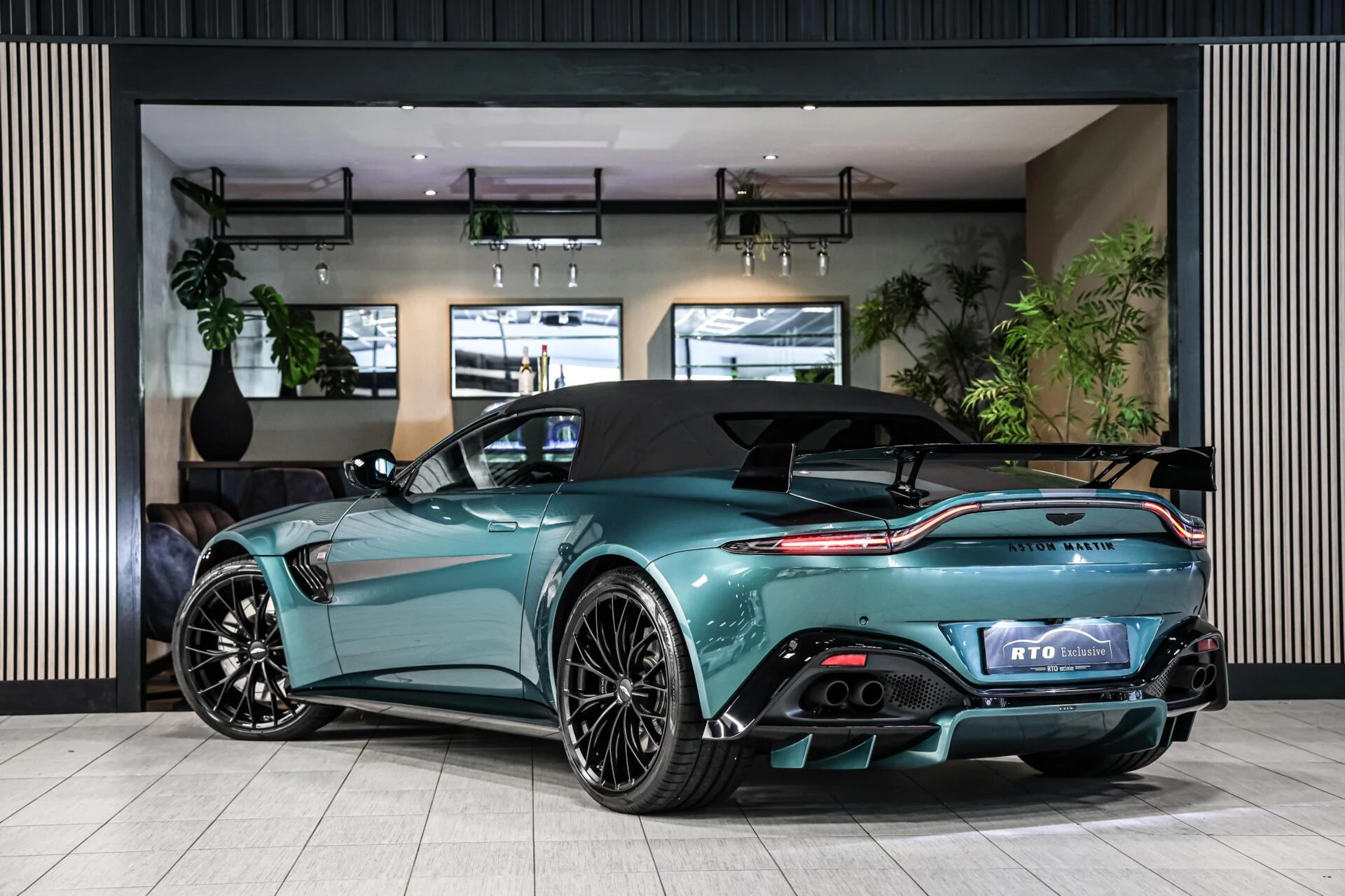Hoofdafbeelding Aston Martin V8 Vantage