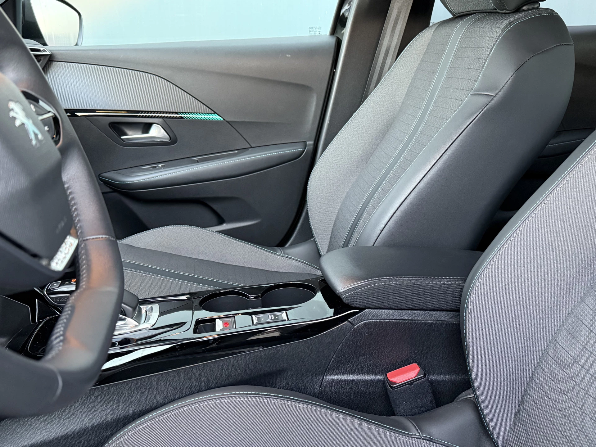 Hoofdafbeelding Peugeot e-208