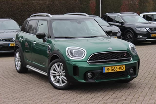 MINI Countryman Mini 2.0 Cooper S ALL4 Classic / Trekhaak / Camera / Head-up / Keyless / 18'' / CarPlay / Stoelverwarming / DAB / Cruise Control