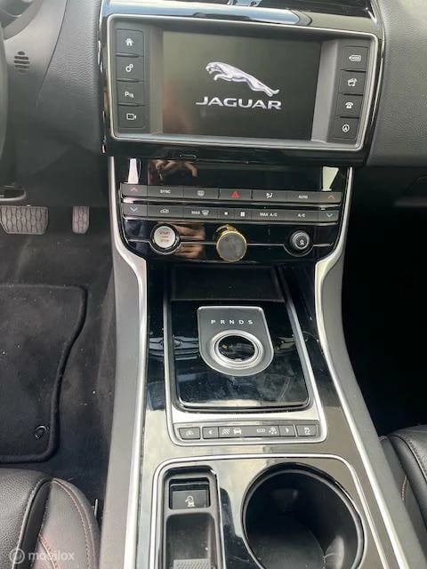 Hoofdafbeelding Jaguar XE