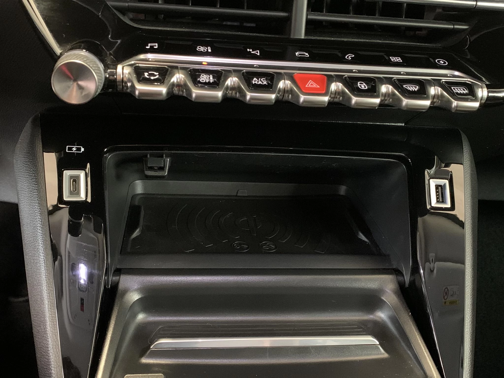 Hoofdafbeelding Peugeot e-2008