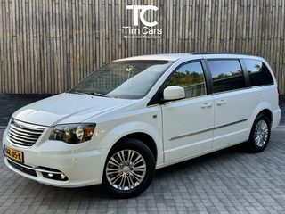 Chrysler Grand Voyager | Town & Country 3.6 Stow'NGo V6 Automaat | Leer | Stoelverwarming voor en achter | Stuurwielverwarming | Achteruitrijcamera | Elektrisch verstelbare stoelen | TV schermen