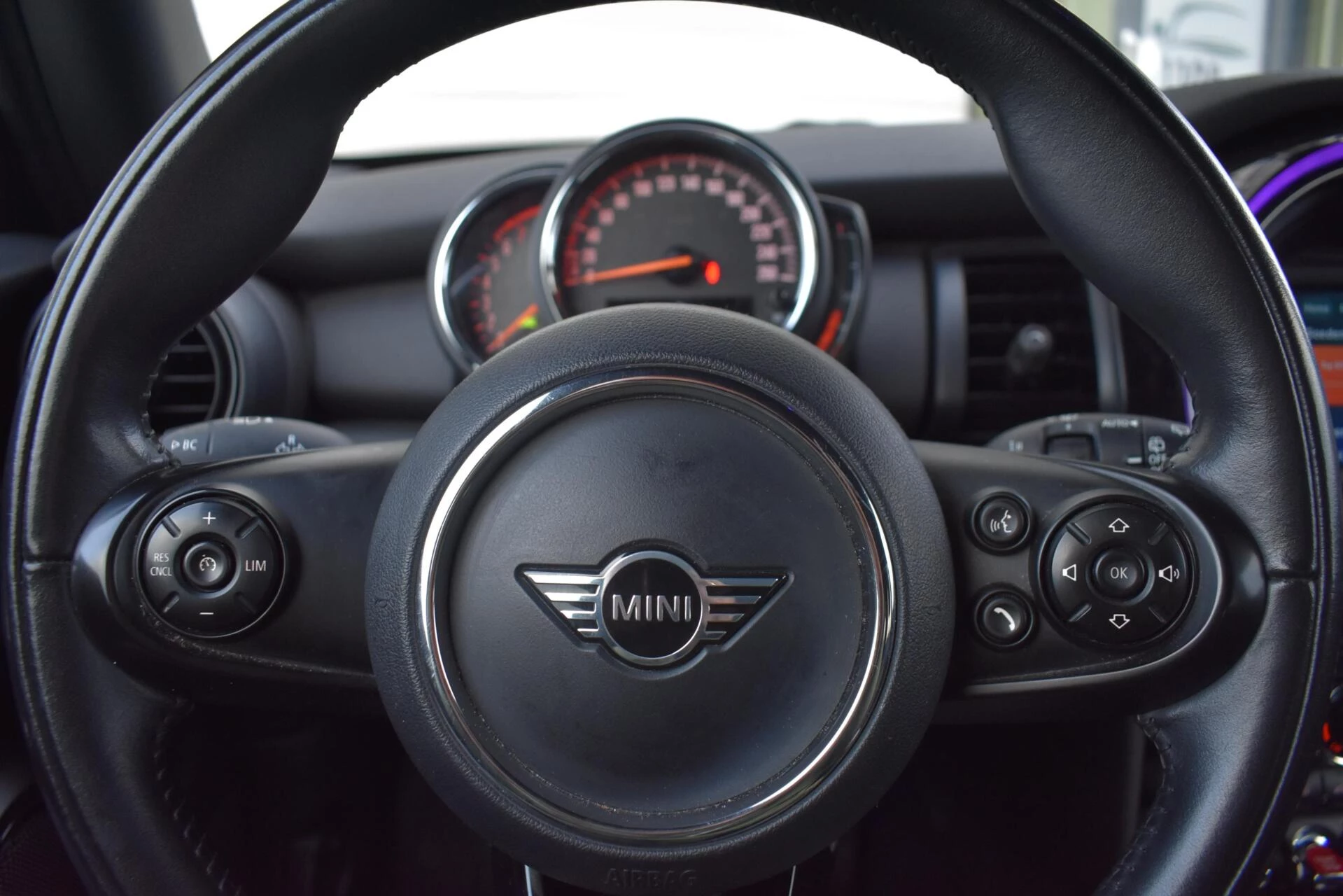 Hoofdafbeelding MINI One