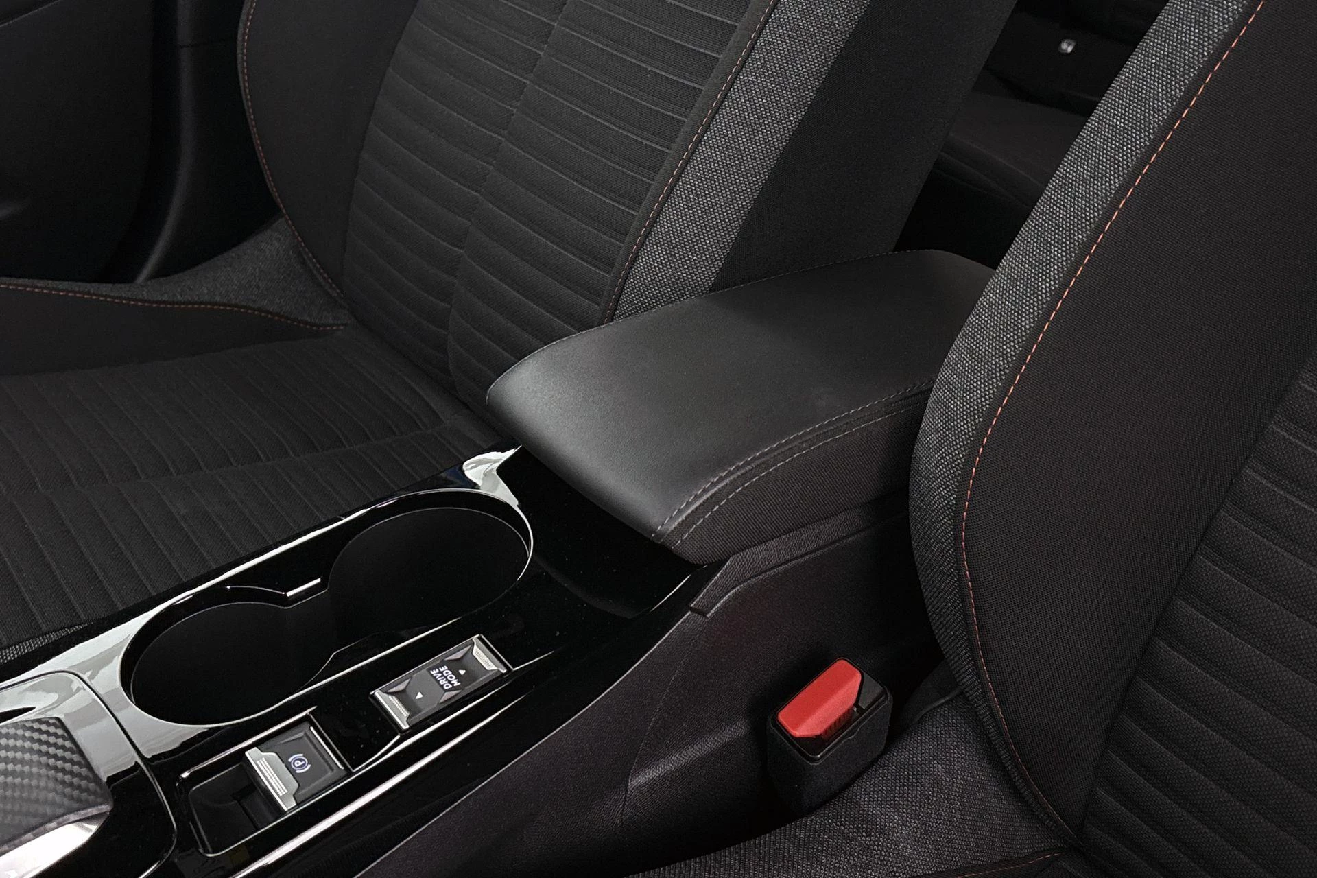 Hoofdafbeelding Peugeot e-2008