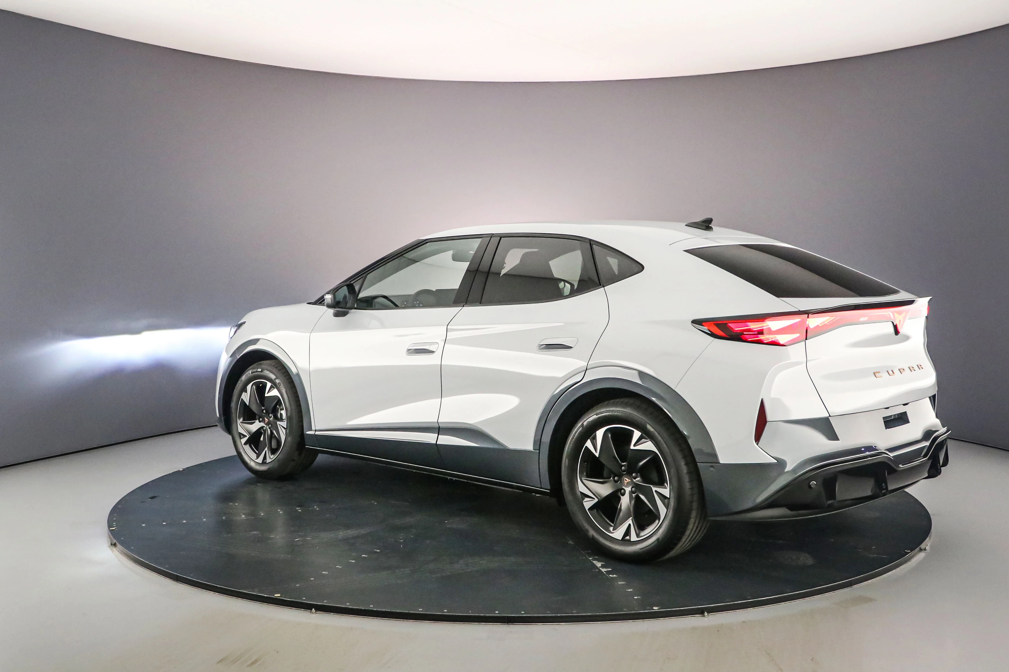 Hoofdafbeelding CUPRA Tavascan