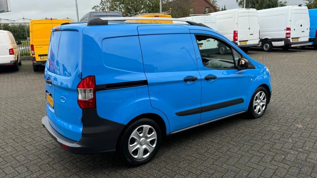 Hoofdafbeelding Ford Transit Courier