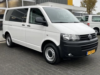 Hoofdafbeelding Volkswagen Transporter Volkswagen Transporter Kombi 2.0 TDI 140 pk DSG Automaat L1H1 20 stuks op Voorraad !!!  BTW en BPM vrij Airco Cruise control PDC Trekhaak 1e eigenaar Ideaal voor ombouw naar camper Euro 5 Combi Tourer Passenger Groepsvervoer Personenbus Taxi