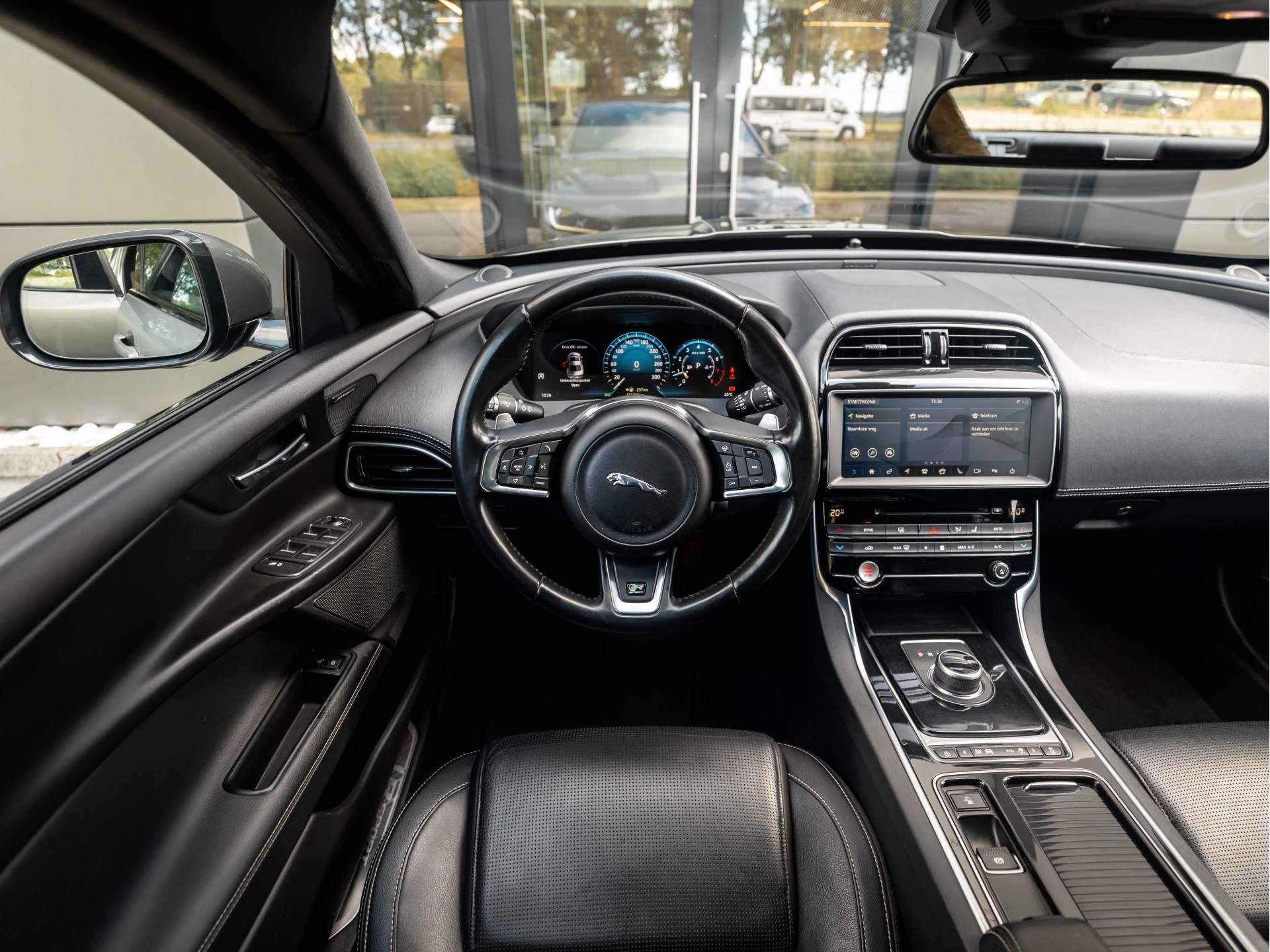 Hoofdafbeelding Jaguar XE