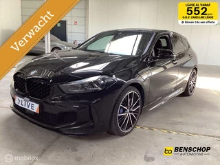 Hoofdafbeelding BMW 1 Serie BMW 1-serie M135i xDrive High Executive Bucket Seats Panodak Harman Kardon Etc