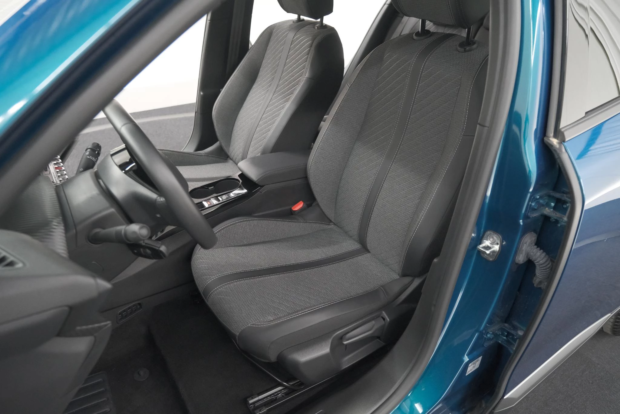 Hoofdafbeelding Peugeot e-2008