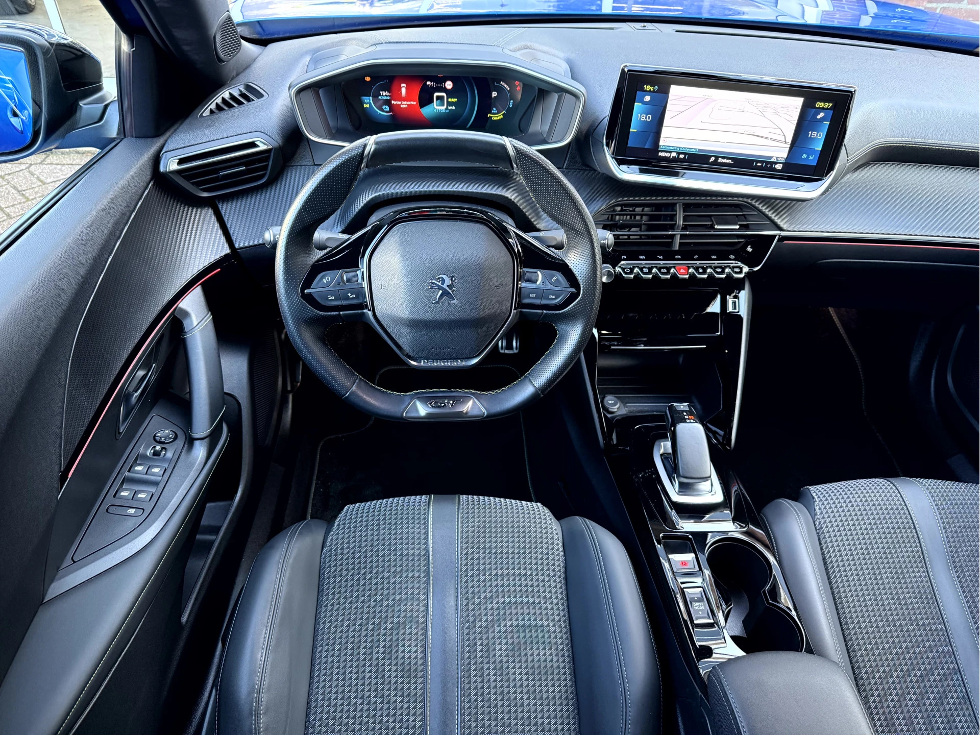 Hoofdafbeelding Peugeot e-2008